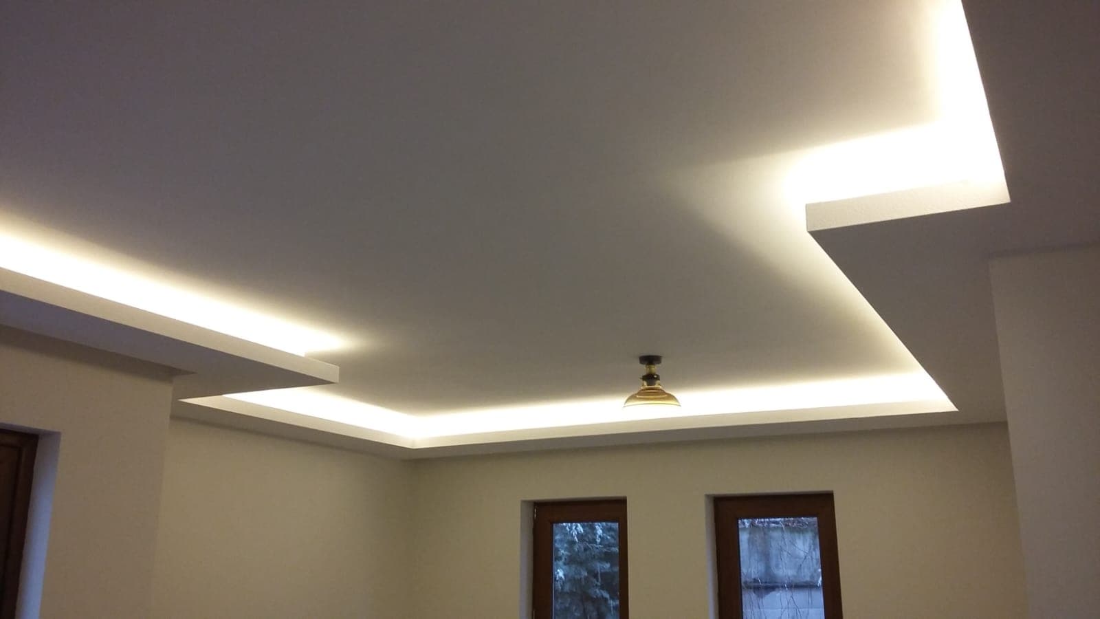Gizli ışıklı modern asma tavan dekorasyonu